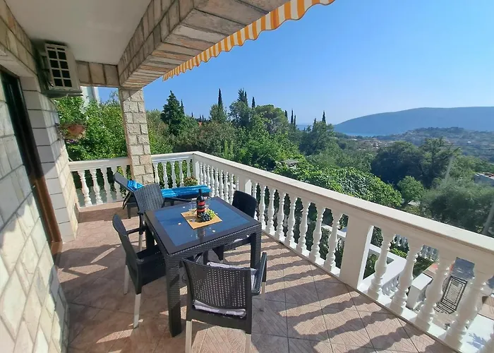 Villa Uros