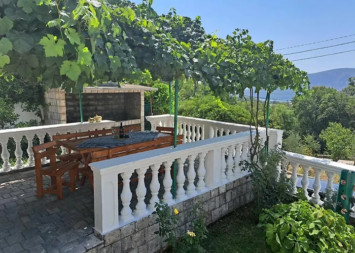Villa Uros