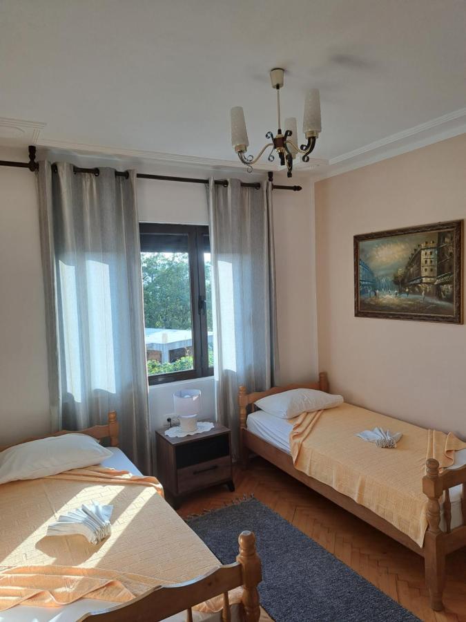 Uros Villa *