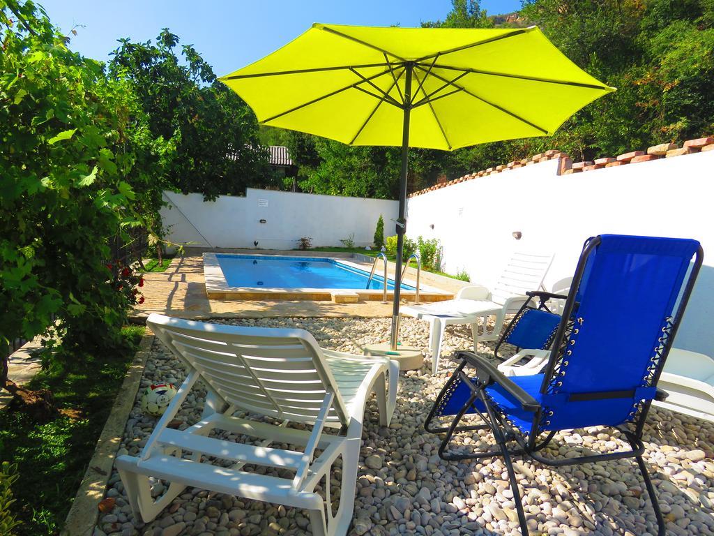 Villa Uros